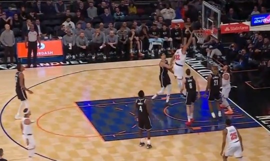 yl23455永利官网-这球挺硬！唐斯篮下扛开克洛尼 旱地拔葱单臂暴扣！